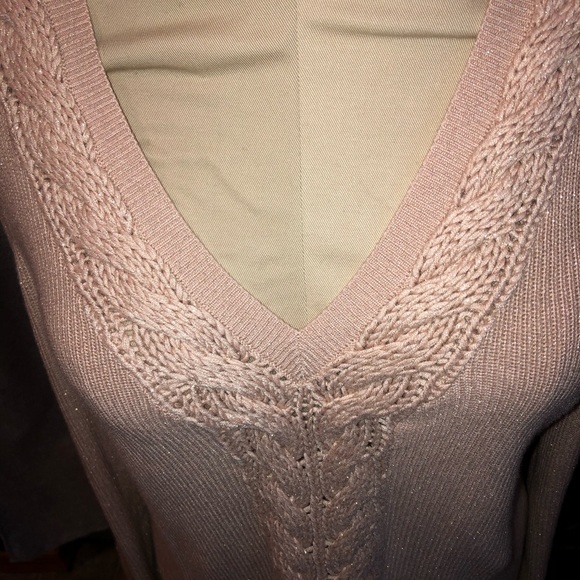 White House Black market cold shoulder light pink and gold sweater size large - Picture 4 of 5
